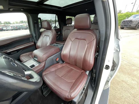 Used 2023 Ford Expedition Limited RWD image 9