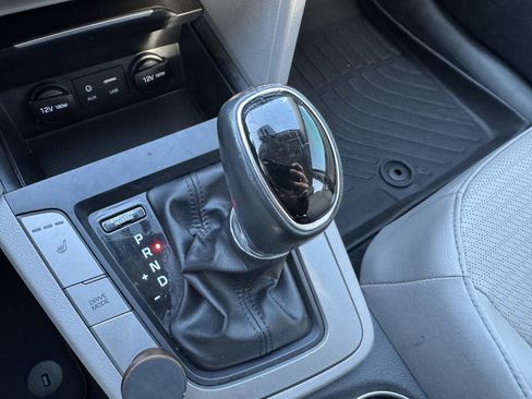 Used 2018 Hyundai Elantra Limited image 30