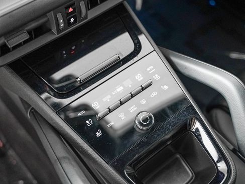 Certified 2025 Porsche Cayenne Coupe AWD/4WD image 20