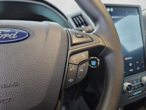 Used 2024 Ford Edge SE image 14