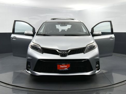 Used 2019 Toyota Sienna SE image 36