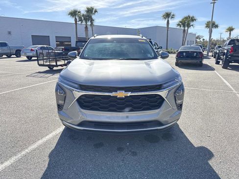 Used 2025 Chevrolet Trax LT w/ Driver Confidence Package image 8