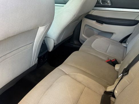 Used 2018 Ford Explorer XLT FWD image 4