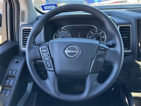 Used 2024 Nissan Frontier SV image 11