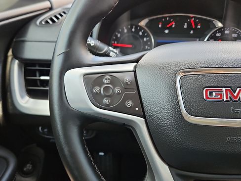 Used 2024 GMC Terrain SLT image 18