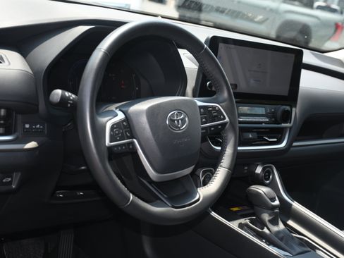 Certified 2025 Toyota Grand Highlander FWD image 8