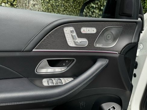 Used 2023 Mercedes-Benz GLS 450 4MATIC image 9