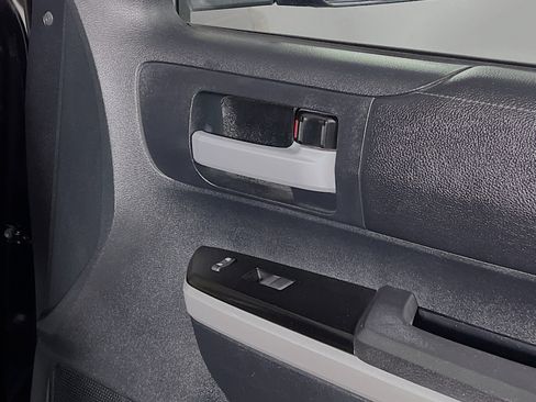 Used 2018 Toyota Tundra SR5 w/ SR5 Upgrade Package image 31