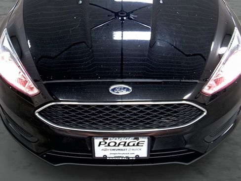 Used 2018 Ford Focus SE FWD image 16