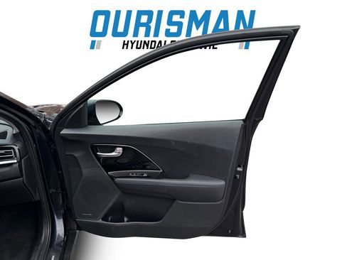 Used 2022 Kia Niro EX Premium image 19