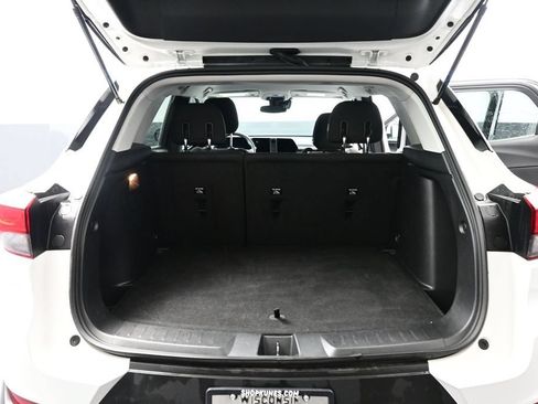 Used 2025 Chevrolet TrailBlazer LT AWD/4WD image 23
