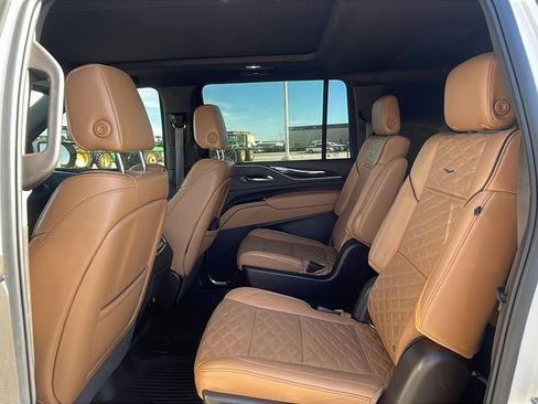 Used 2022 Cadillac Escalade ESV Premium Luxury w/ Performance Package image 18