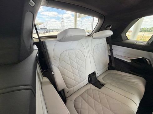 Used 2025 BMW X7 xDrive40i w/ Premium Package AWD/4WD image 32