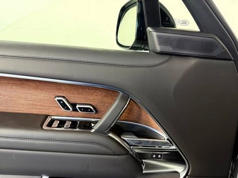 New 2025 Land Rover Range Rover Long Wheelbase SE image 22