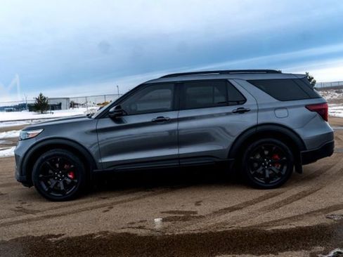 Used 2022 Ford Explorer ST w/ ST Street Pack image 4