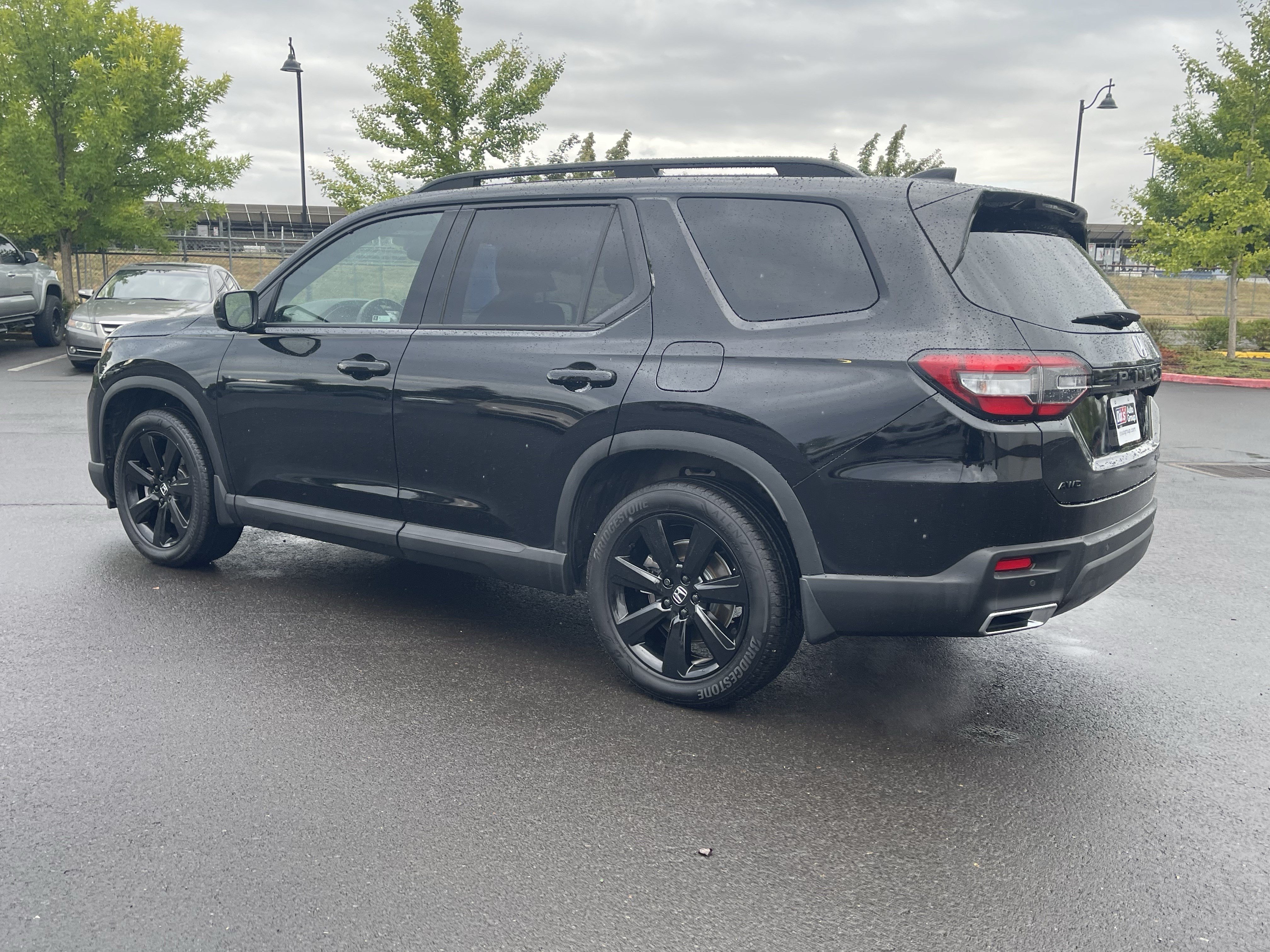 Used 2025 Honda Pilot Black Edition image 3