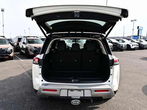 Certified 2024 Nissan Pathfinder Platinum AWD/4WD image 9