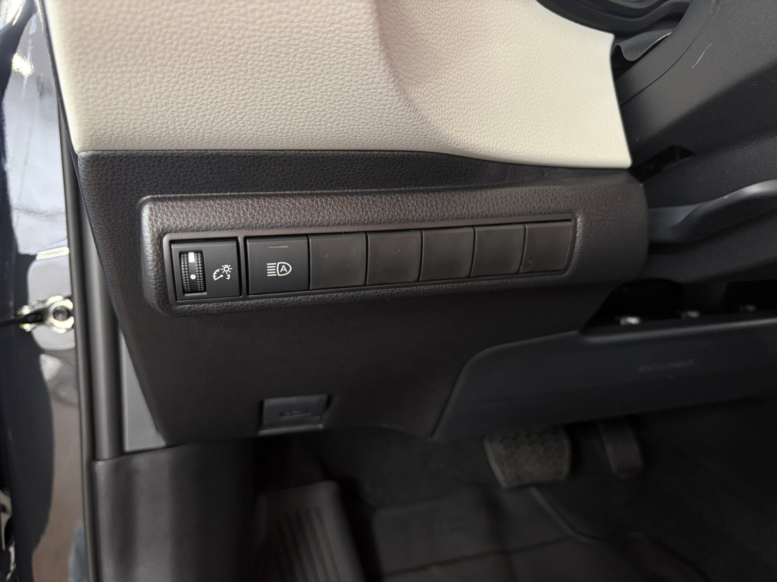 New 2027 Toyota Corolla LE FWD image 33