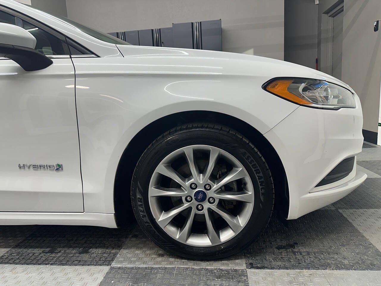 Used 2017 Ford Fusion SE FWD image 5