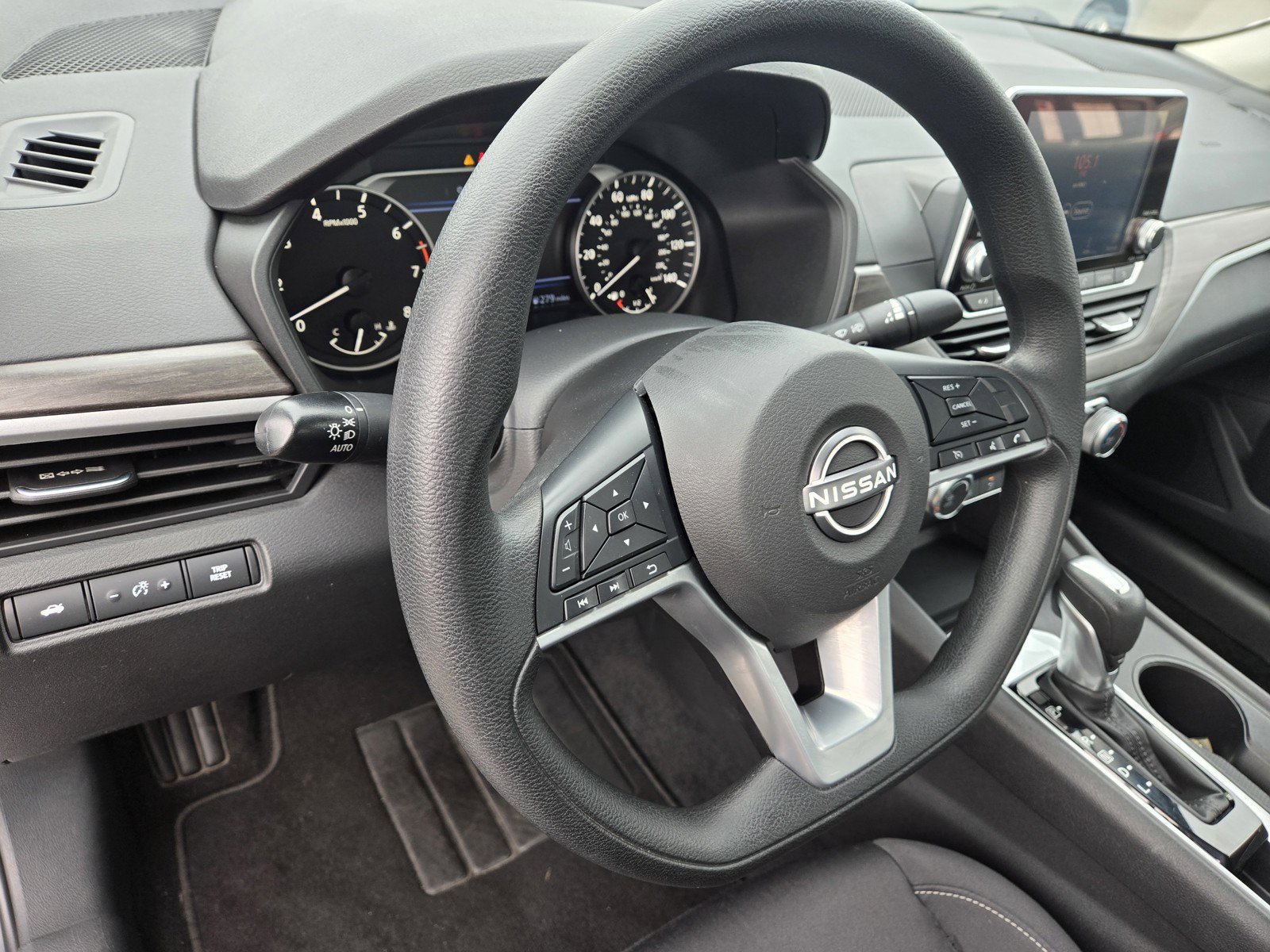 Certified 2025 Nissan Altima 2.5 SV FWD image 14