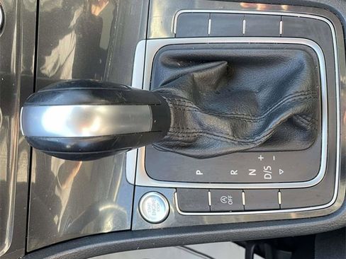 Used 2020 Volkswagen Golf 4-Door image 17