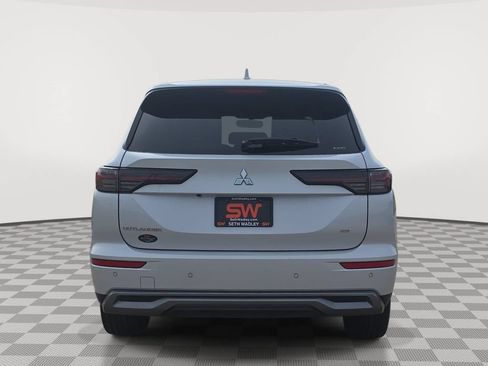 Used 2025 Mitsubishi Outlander SE AWD/4WD image 4