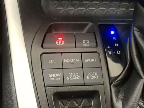 Used 2021 Toyota RAV4 XLE w/ Convenience Package image 32