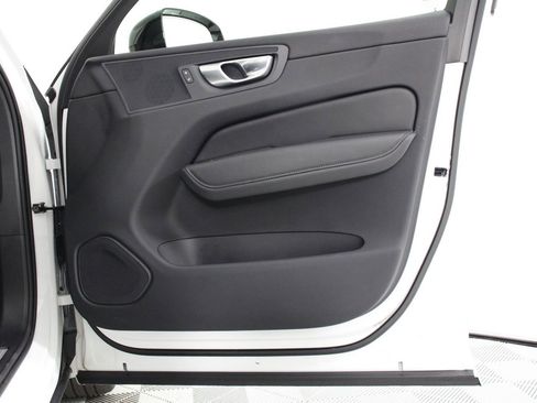Certified 2025 Volvo XC60 B5 Core image 21
