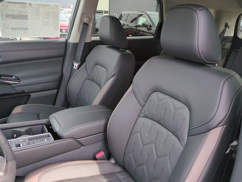 New 2026 Nissan Pathfinder Platinum w/ Accent Package FWD image 15