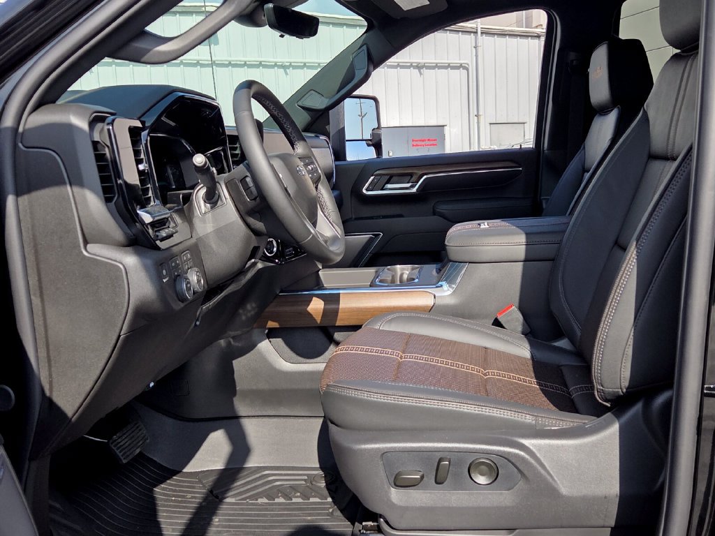New 2026 Chevrolet Silverado 2500 High Country w/ Midnight Edition AWD/4WD image 3