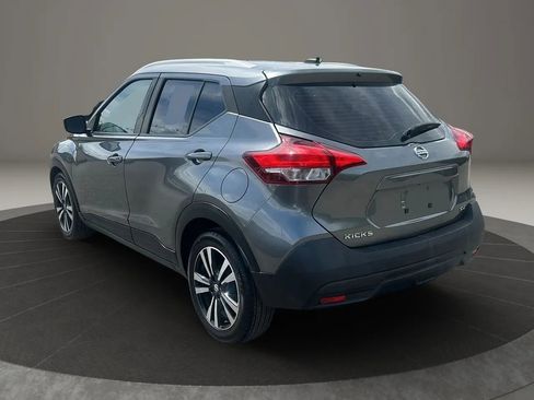 Used 2019 Nissan Kicks SV FWD image 3