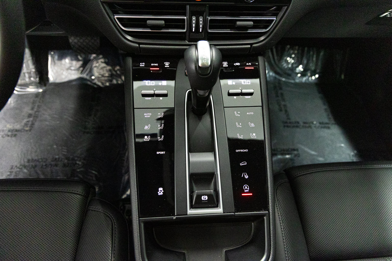 Used 2025 Porsche Macan AWD/4WD image 30