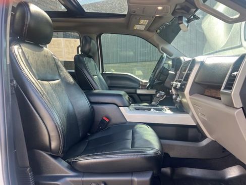 Used 2019 Ford F150 Lariat w/ Equipment Group 502A Luxury AWD/4WD image 11