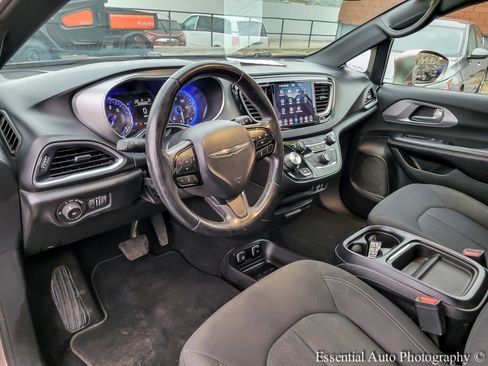 Used 2018 Chrysler Pacifica Touring Plus image 11