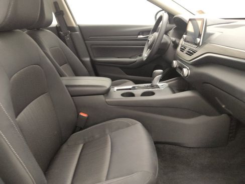 Used 2025 Nissan Altima 2.5 SV FWD image 21