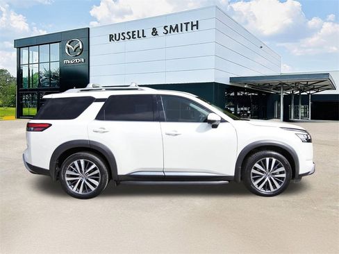 Used 2022 Nissan Pathfinder Platinum w/ Cargo Package image 4