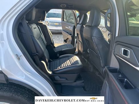 Used 2025 Ford Explorer ST-Line AWD/4WD image 21