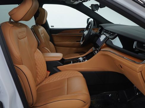 Used 2024 Jeep Grand Cherokee L Summit image 10