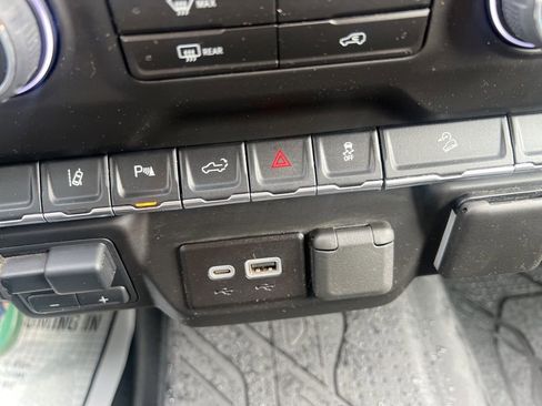 Used 2024 Chevrolet Silverado 2500 Custom w/ Custom Value Package image 17