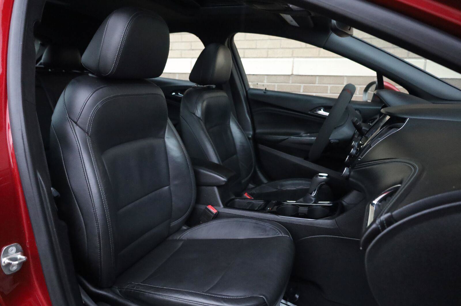 Used 2018 Chevrolet Cruze Premier FWD image 27