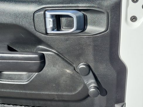 Used 2023 Jeep Gladiator Sport image 18