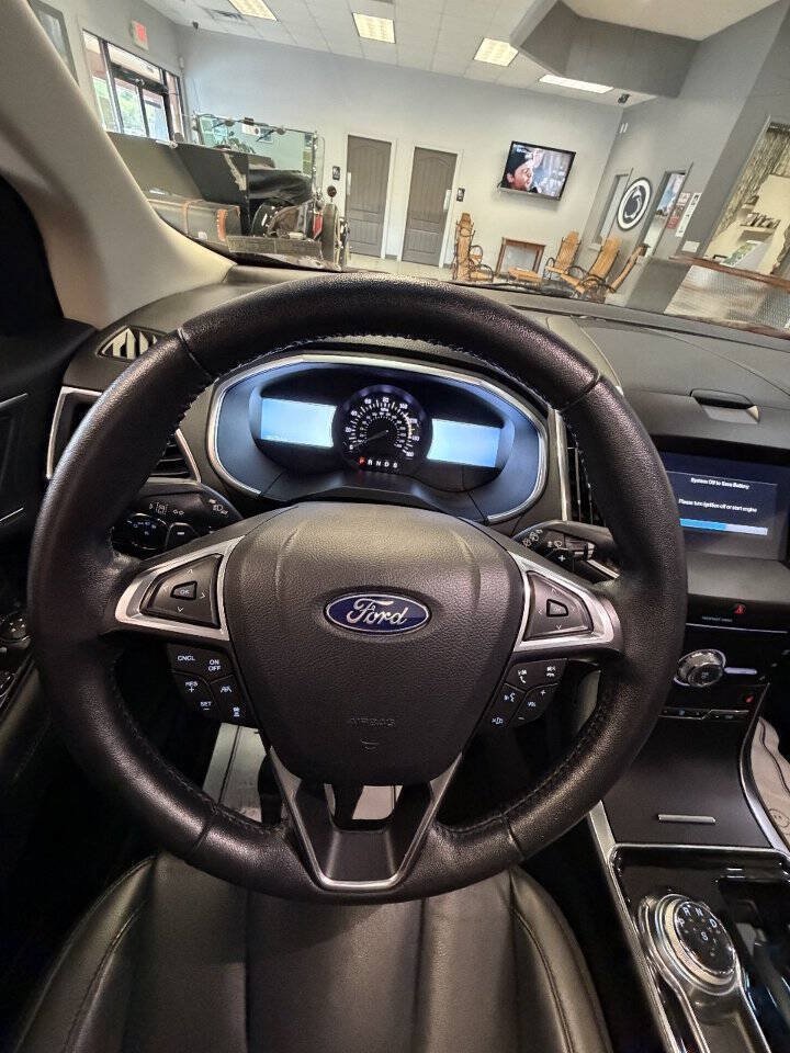Used 2019 Ford Edge Titanium w/ Cold Weather Package AWD/4WD image 14