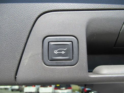 Used 2022 Buick Envision Avenir w/ Technology Package II image 37