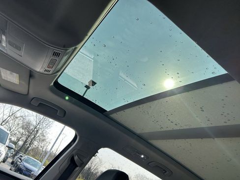 Used 2022 Volkswagen Tiguan SE w/ Panoramic Sunroof Package AWD/4WD image 23