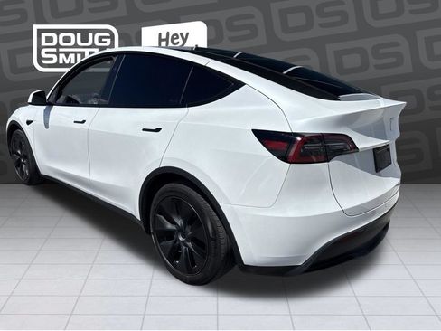 Used 2025 Tesla Model Y Long Range AWD/4WD image 3