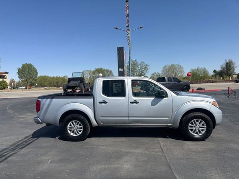 Used 2016 Nissan Frontier SV image 3