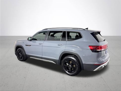Used 2024 Volkswagen Atlas Peak Edition SE AWD/4WD image 8