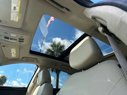 Used 2012 Cadillac SRX Luxury image 32