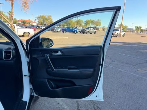 Used 2021 Kia Sportage LX image 17