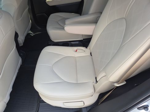 Used 2024 Toyota Highlander Platinum image 24